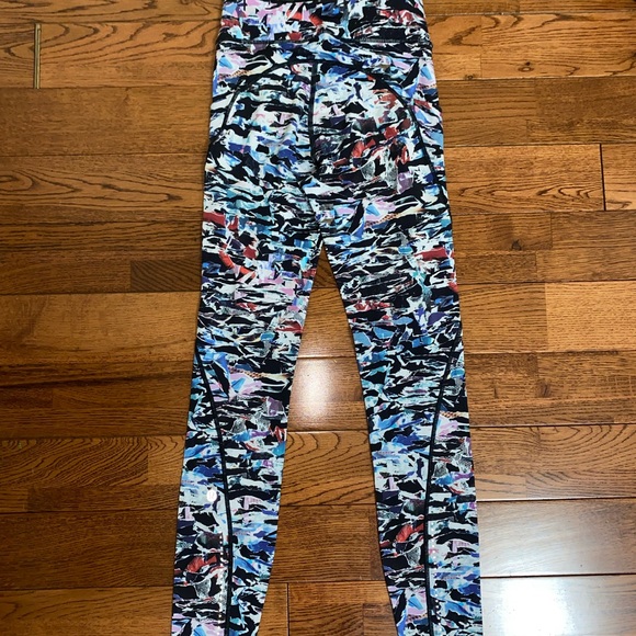 Lululemon High-Rise Leggings with pockets - Picture 2 of 9